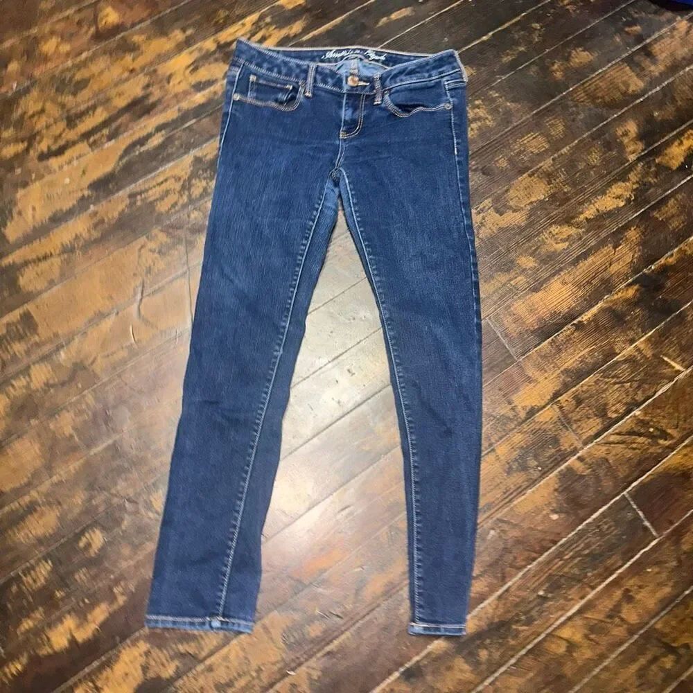 American Eagle stretchy slimming size 8 Skinny normcore jeans